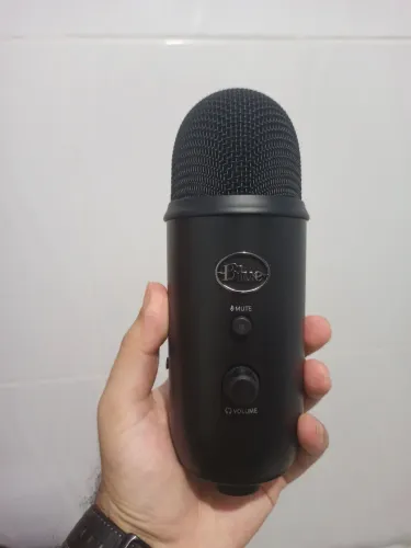 Microfone Blue Yeti - Qualidade de Áudio Profissional