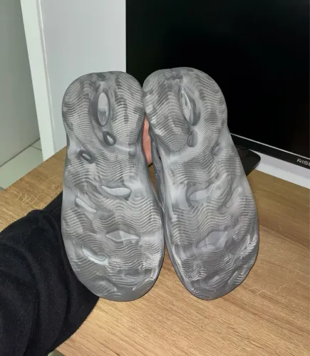 Adidas Yeezy Foam Runner - Cinza