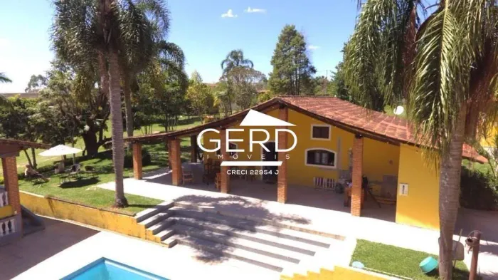 Linda Chácara em Ibiúna-SP com Piscina Aquecida, Campo e Lazer Completo  2.500m²