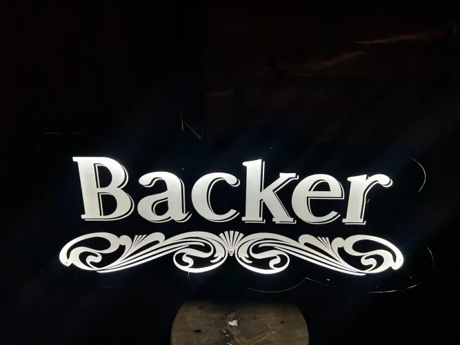 Placa de LED com nome Backer luminoso raro de se encontrar 