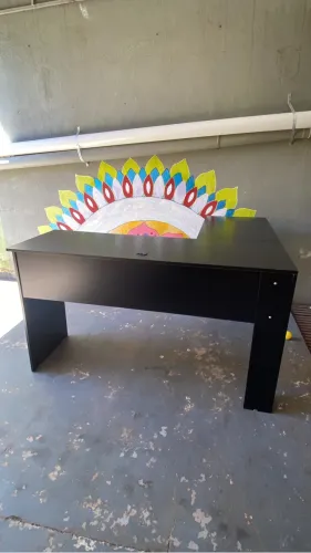 Mesa preta em L para escritório