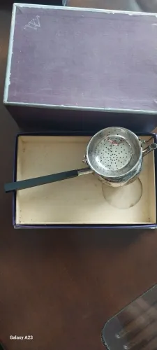 Chá Silver Plated com Cabo de Baquelite