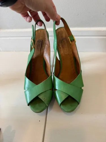 Sandália Arezzo meia pata verde, número 35