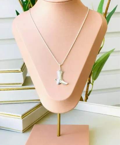 Colar com Pingente de Bota - Prata