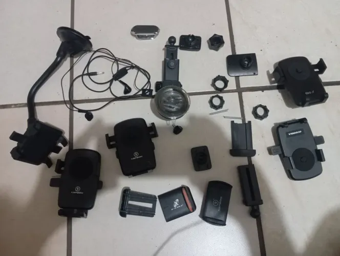 Suporte veicular com fone de ouvido