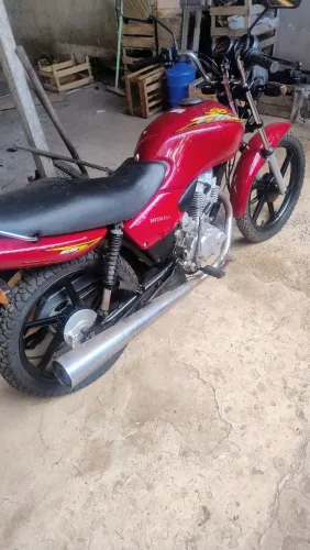 Moto CG Titan 125 semi nova R$ 8.000,00 pronto para negociar 