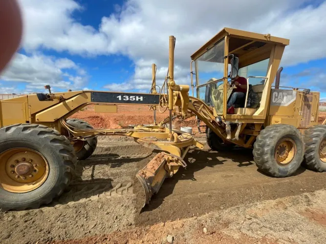 Motoniveladora CAT 135H