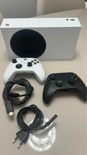 Xbox Series S 512gb com 2 Controles e Cabos