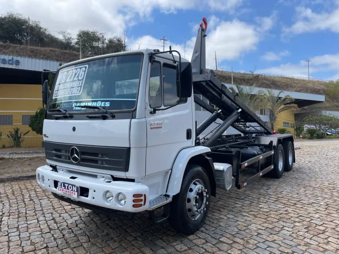 Caminhão Rollon mb 2726 traçado ano 2011 extra