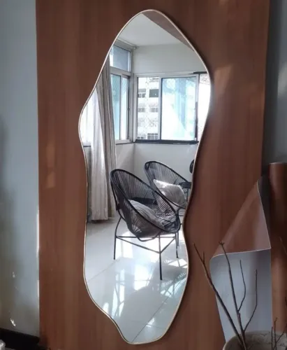 Espelho de Parede Design Orgânico com Molduras