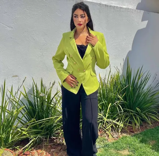 Blazer super estiloso com botões dourados