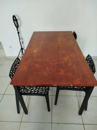 Mesa de jantar com 6 lugares