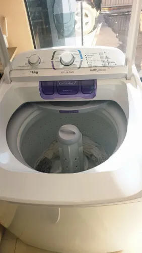 Máquina de lavar roupas 16kg Electrolux