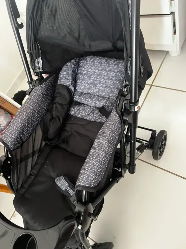 Carrinho + bebê conforto