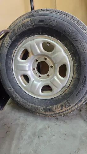 Pneu com roda s10 6 furos única peça