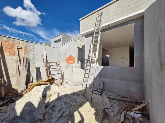 CASA GEMINADA DE 03 QUARTOS COM SUÍTE E 02 VAGAS NO BAIRRO NOVO CENTRO - SANTA LUZIA / MG