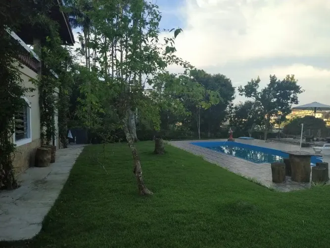 VENDO BELA CHACARA NO EMBU GUAÇU BAIRRO CIPO COM PISCINA  ( 6237 )