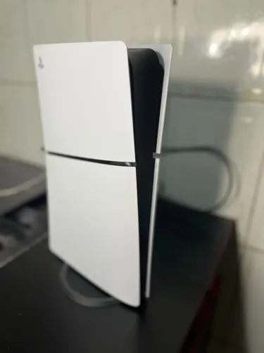 Ps5 slim + 2 jogos + 2 controles 