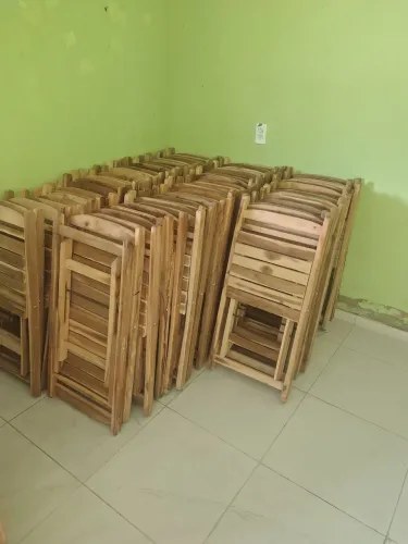 Tenho 13 conjuntos de mesas e cadeiras para vender
