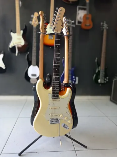 Guitarra Memphis by TAGIMA STRATOCASTER