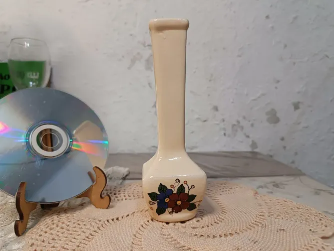 Vaso víntagede cerâmica