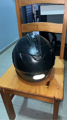 Capacete com óculos e abre pra cima