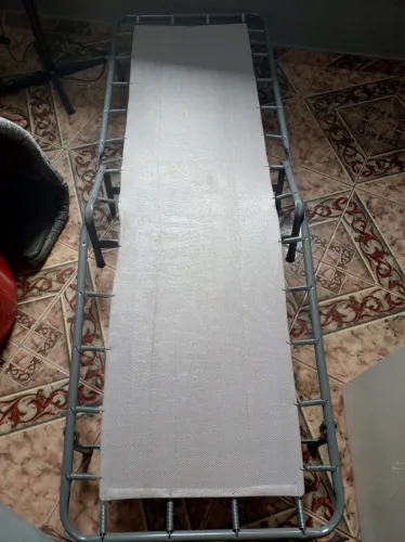 Cama dobrável de ferro com colchão