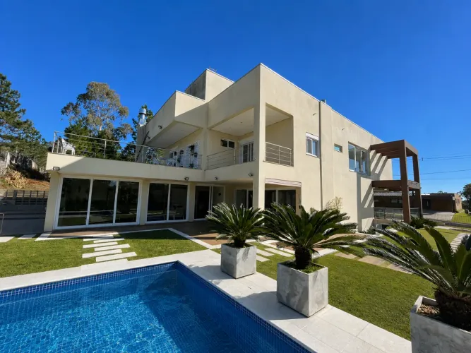 CASA DE ALTO PADRÃO NO CONDOMÍNIO ECOVILLAGE COM 5 SUITES, ÁREA GOURMET COMPLETA, PISCINA 