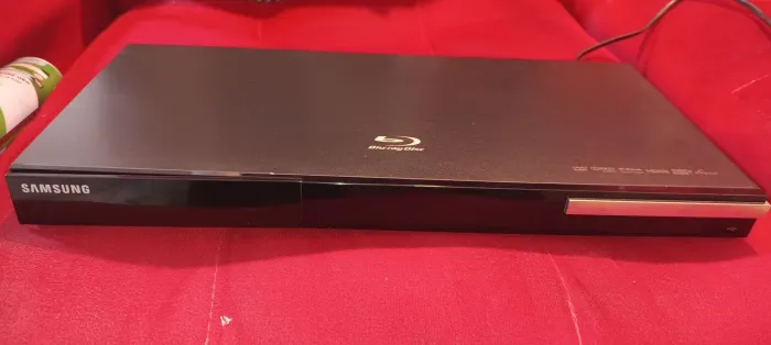 BLU-RAY PLAYER SAMSUNG MODELO BD-5500 COM CONTROLE REMOTO. 