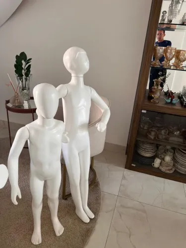 Manequins semi novos, disponíveis pela metade do preço