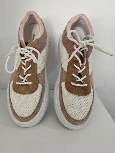 Tênis Casual Feminino - Tons Nude/Bege