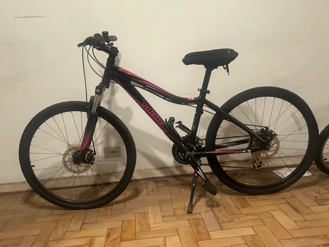 Specialized Myka Aro 26 preta e rosa