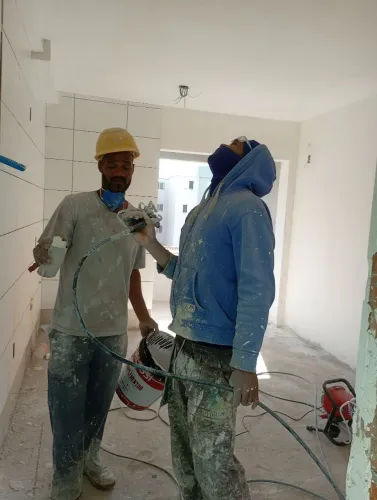 Pintor externo inxterno pedreiro e na cadeirinha