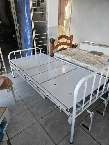 Cama hospitalar completa com grade lateral e colchão incluso 