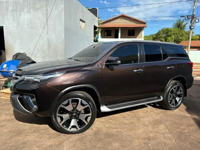 Toyota Hilux SW4 SRX 4X4 2.8 TDI 16V Dies. Aut. 2017