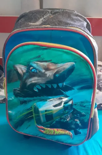 Mochila Escolar de Rodinhas Hot Wheels em relevo 3D R$:80 REAIS 