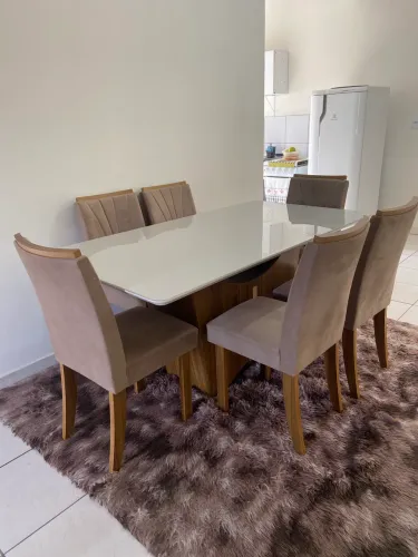 Vende - se mesa de jantar com 6 cadeiras