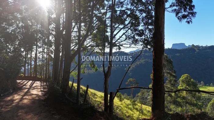 Lote de Terreno com Vista para a Pedra do Baú na Região do Alpes de Campos do Jordão