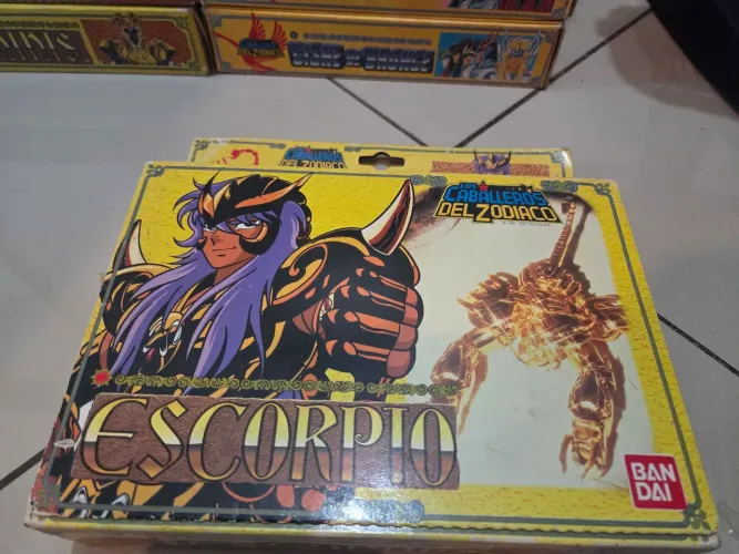 Milo Escorpião Cavaleiros do Zodiaco Bandai