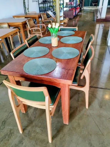 Mesa na Madeira Angelim pedra 1,70mt x 80cm / 6 cadeiras