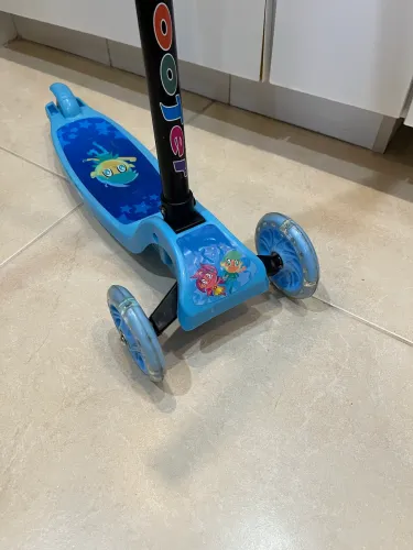 Patinete scooter azul 