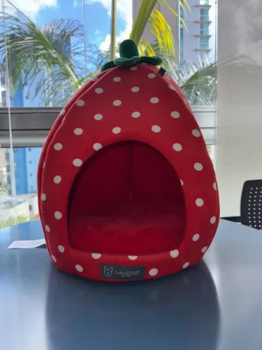 Casinha Pet Nandog Privé Morango para Cães e Gatos Pequenos