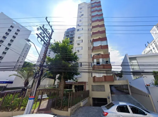 Apartamento 04 dormitórios amplo ao lado da Beira-Mar Norte bairro Agronômica, Florianópol