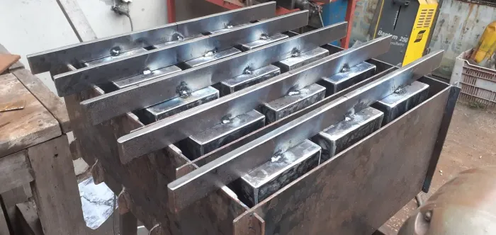 Forma de blocos de cimento ou peças para a reposição