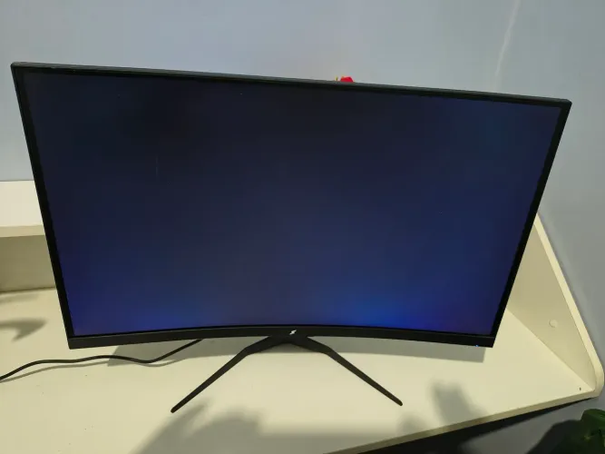 Monitor 24pol com defeito