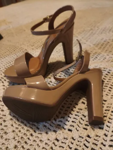 Sandália salto para doar