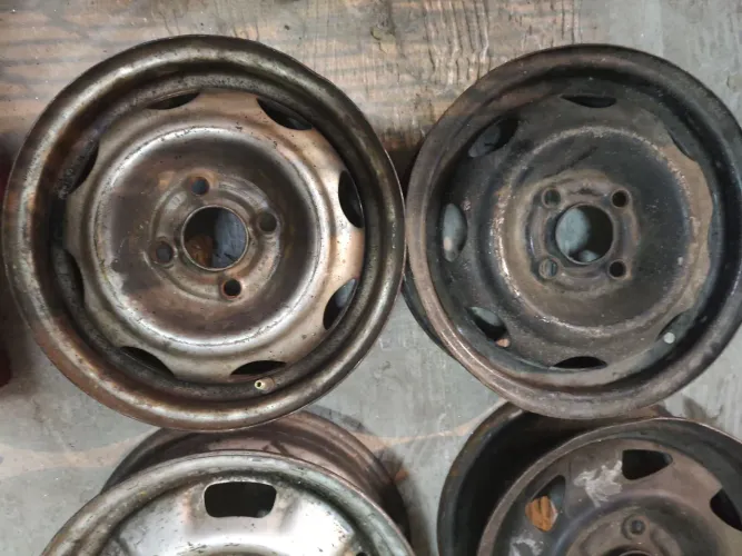 Roda aro 13 usada de ferro 