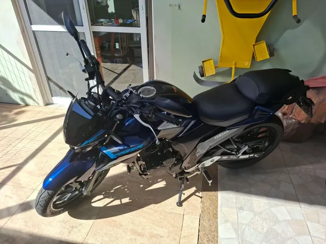 PRA VENDER LOGO Yamaha FZ25 Connected 2026 ABS - Apenas 1.200 km + Garantia. Sem troca