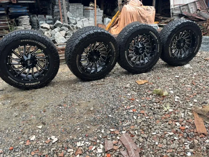 Rodas aro 20 com pneus 35