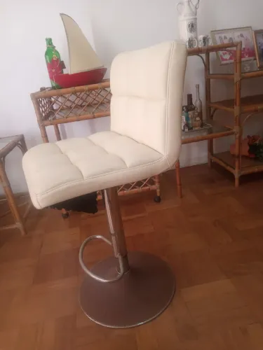 Banqueta estofada bege 